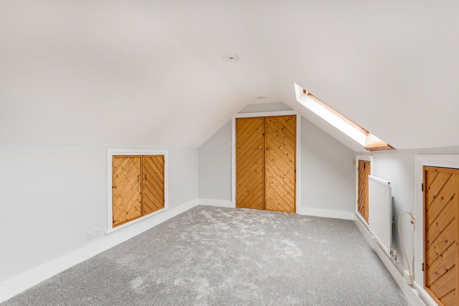 House Cedar Avenue in Greater London