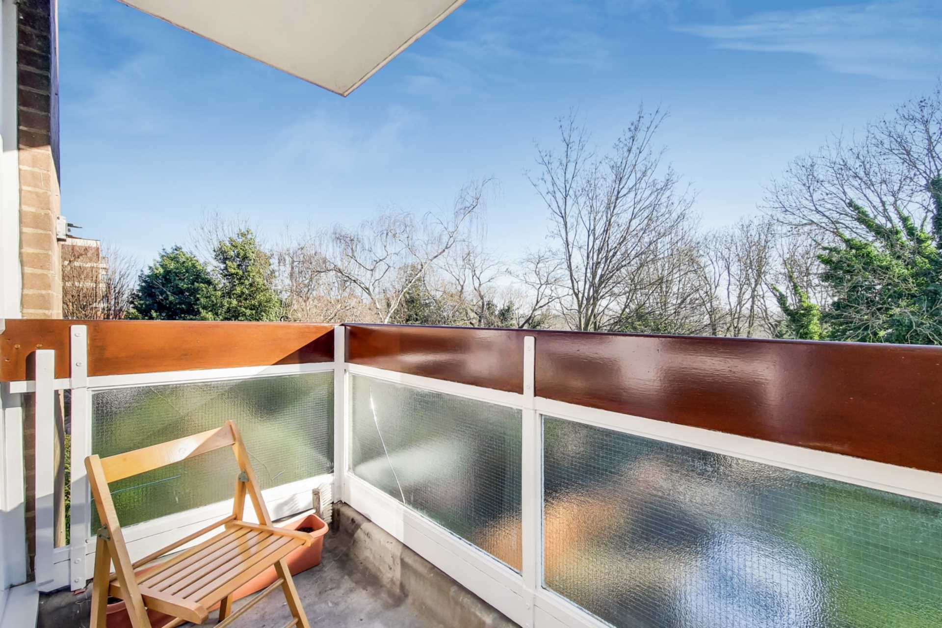 Flat Shepherds Hill in Greater London