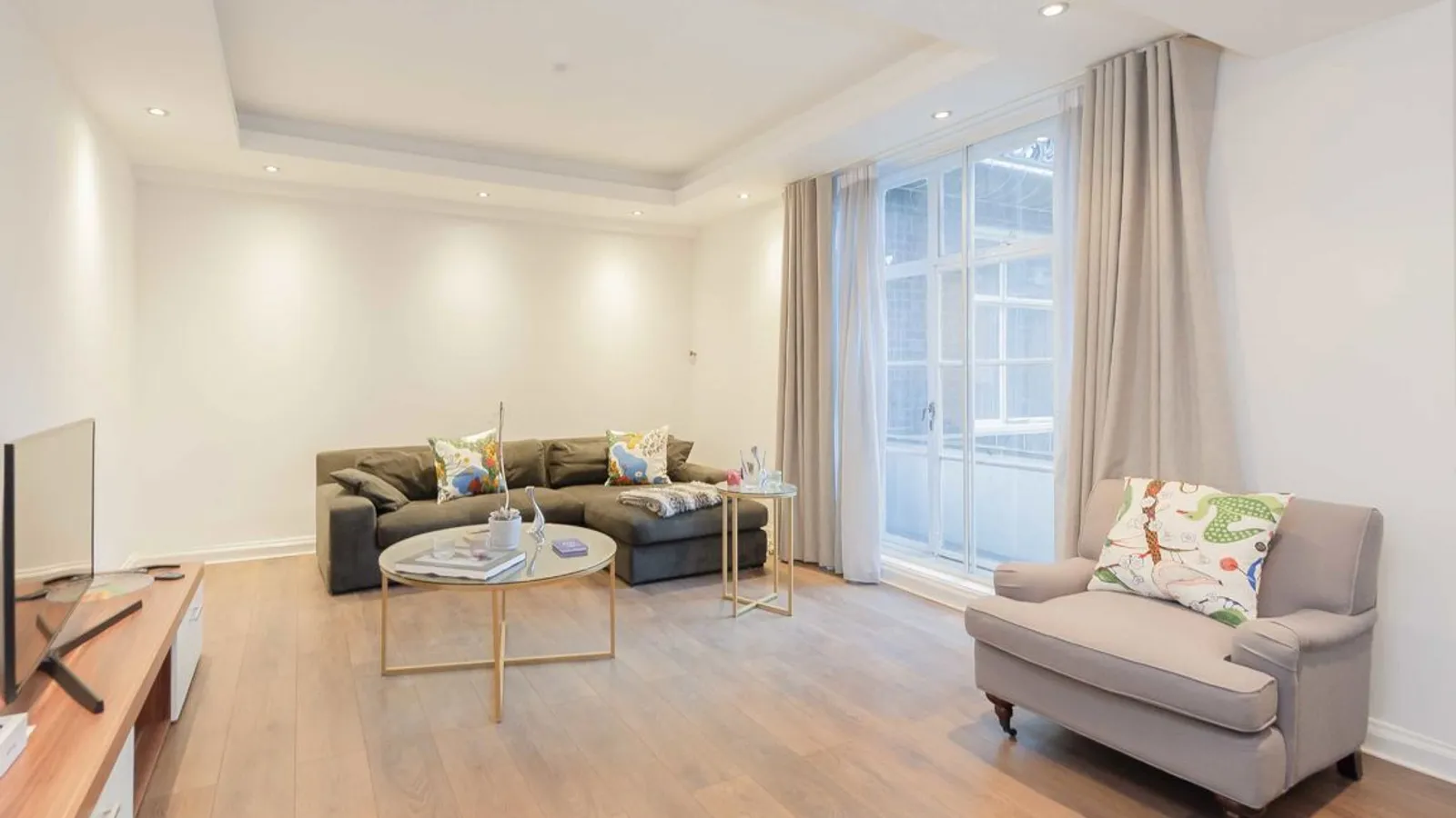 Flat Hertford Street in City of Westminster
