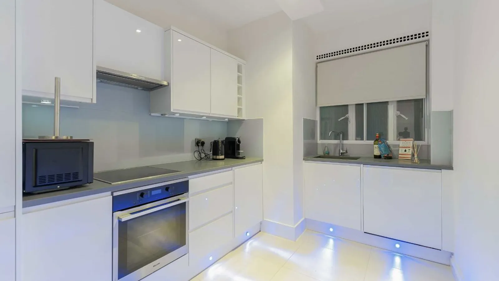 Flat Hertford Street in City of Westminster