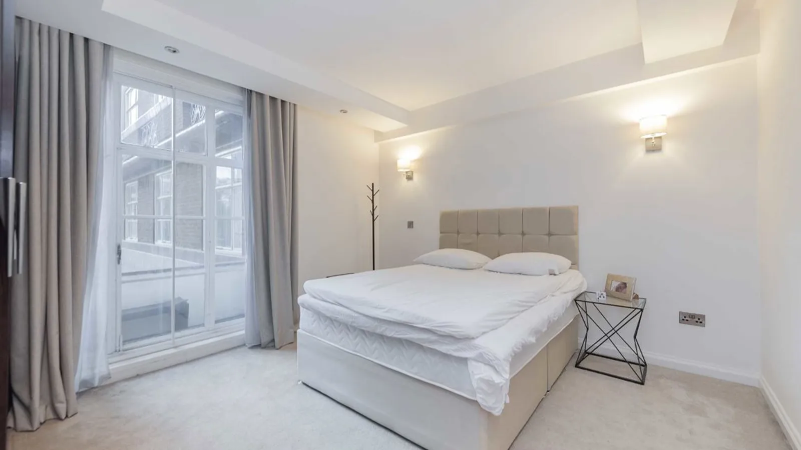 Flat Hertford Street in City of Westminster
