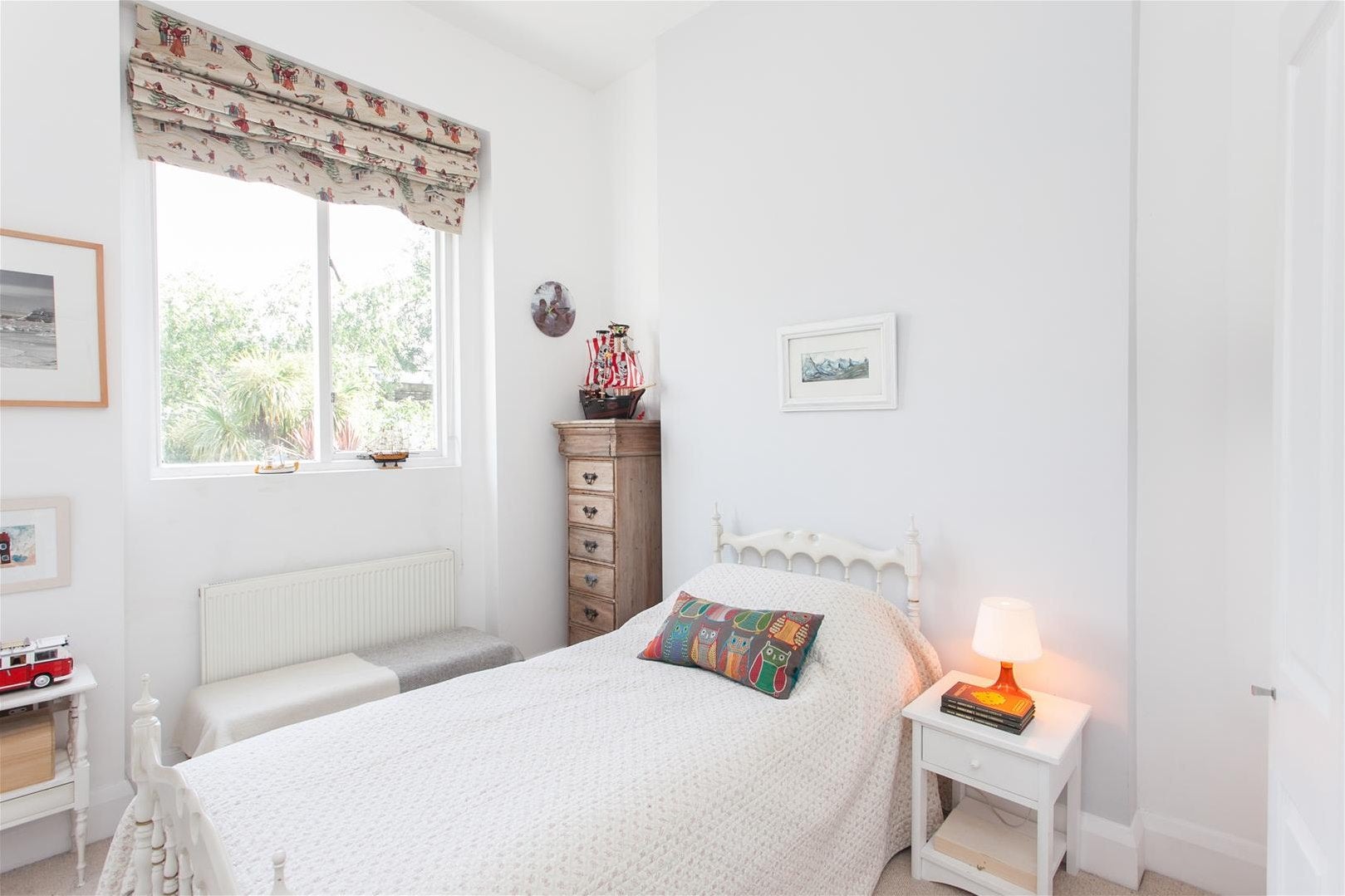 Flat Acol Road in Greater London