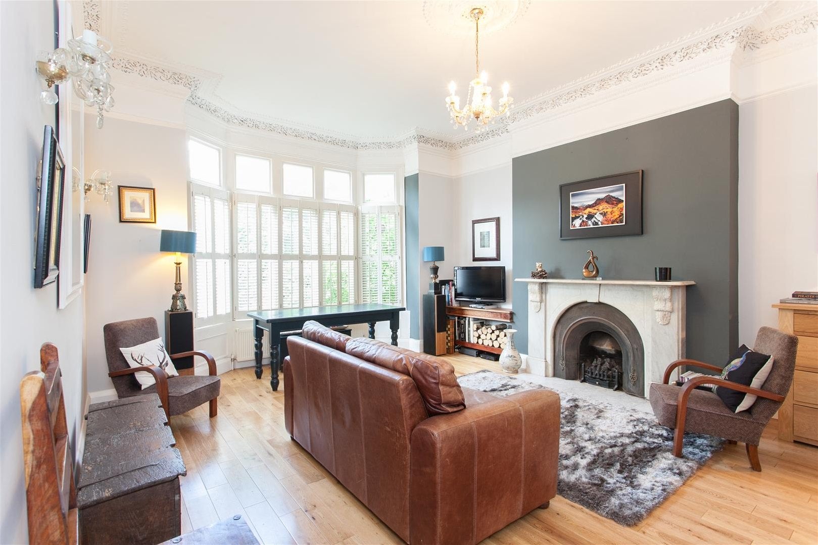Flat Acol Road in Greater London