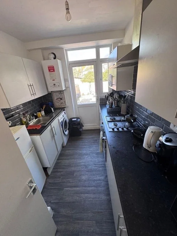 Room Streatham Road in Greater London