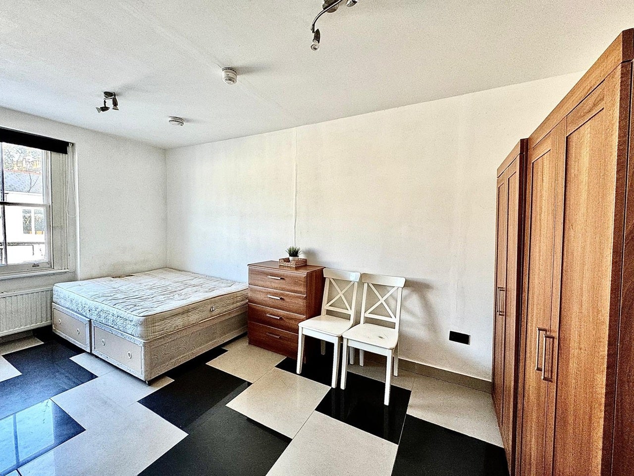 Flat Leinster Gardens in City of Westminster