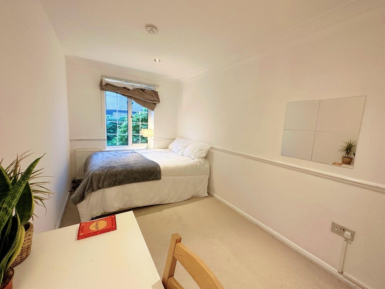 Room Chargrove Close in Greater London