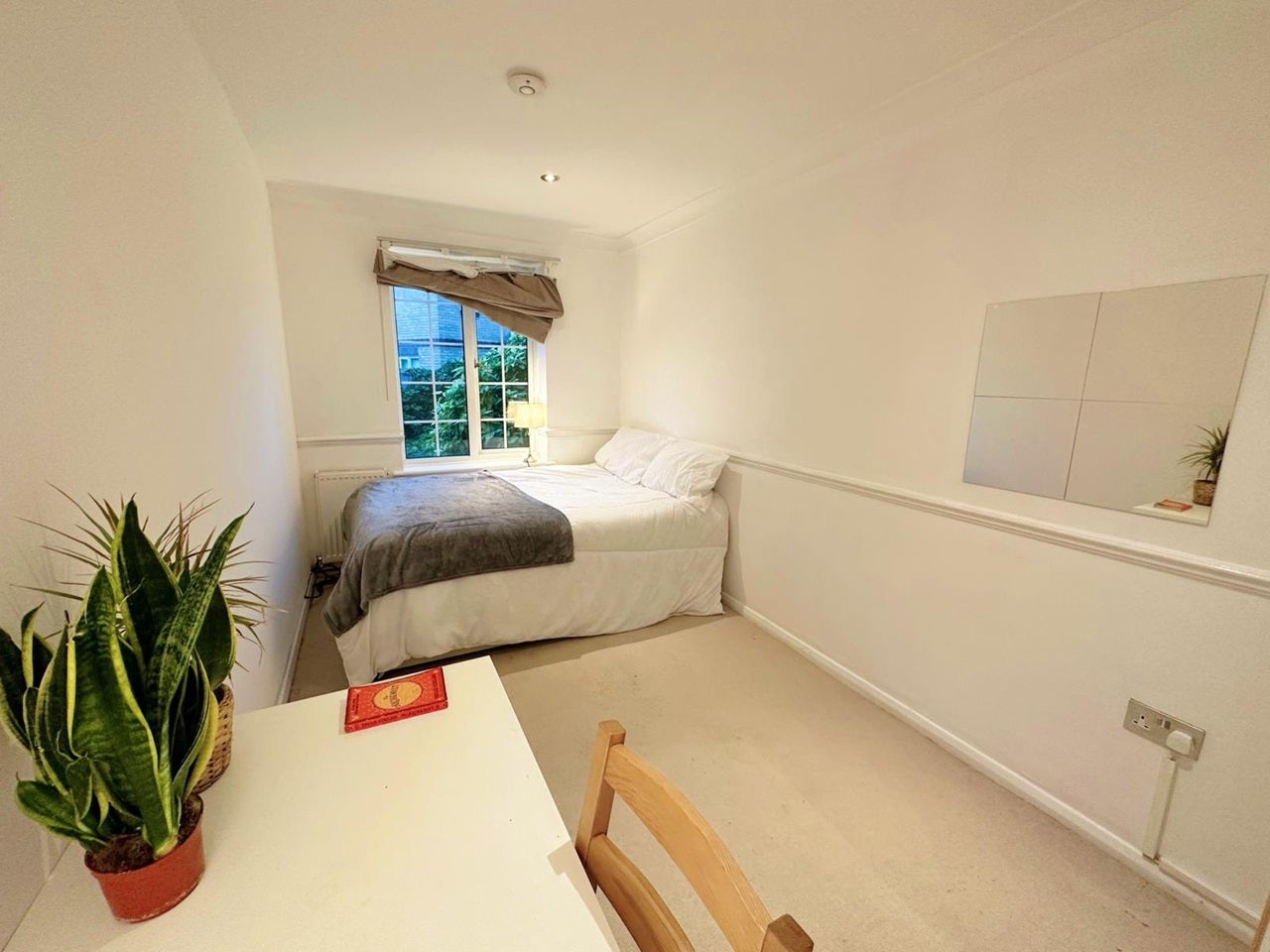 Room Chargrove Close in Greater London