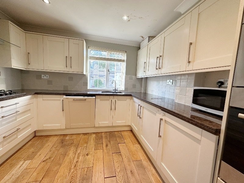 Room Chargrove Close in Greater London