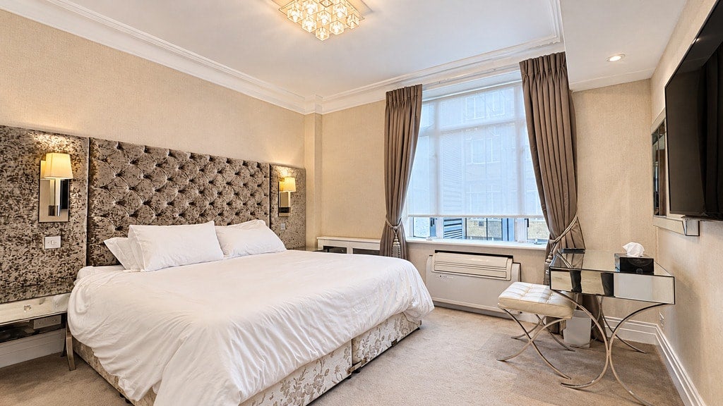 Flat Park Lane in City of Westminster