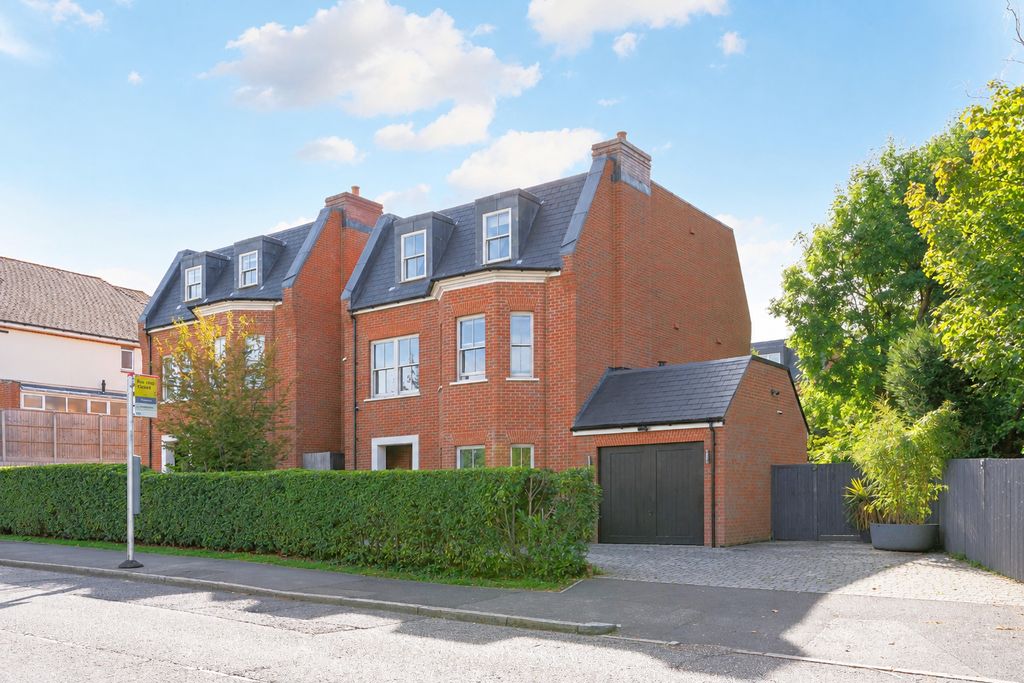 House Purley Downs Road in Greater London
