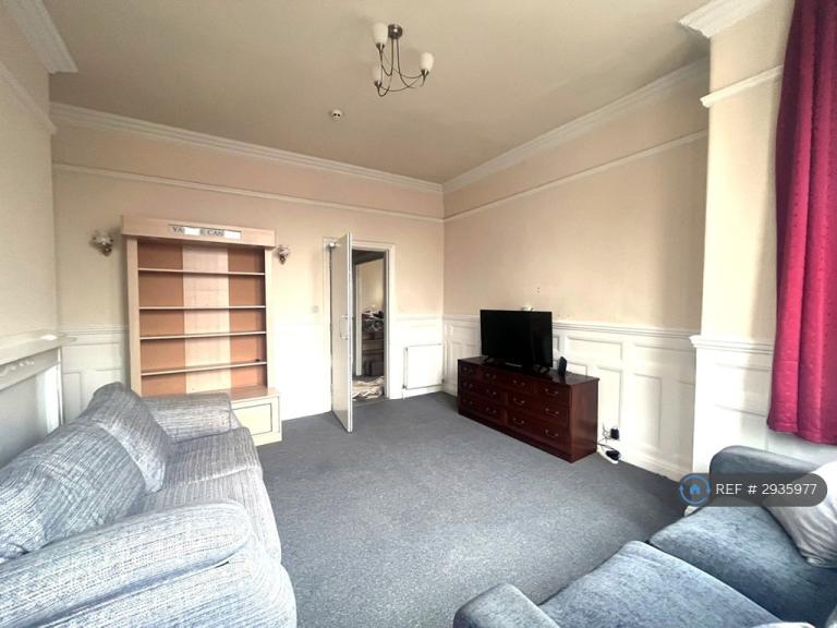 Room Springhill Road in Scarborough