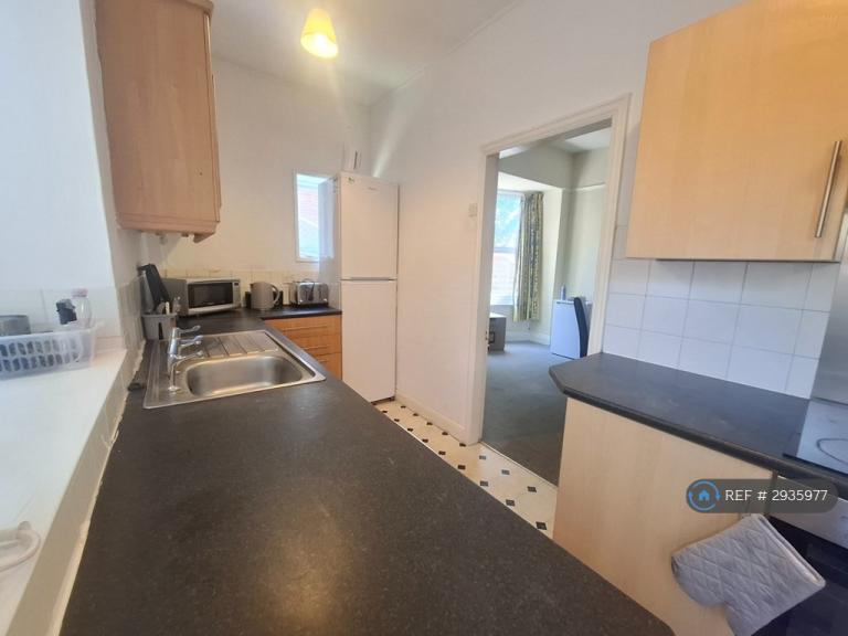 Room Springhill Road in Scarborough