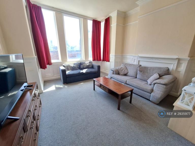 Room Springhill Road in Scarborough