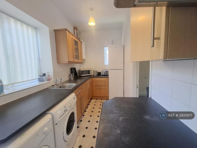 Room Springhill Road in Scarborough