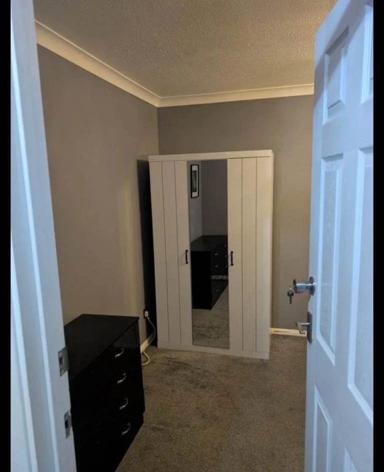 Room Mace Court in Tilbury