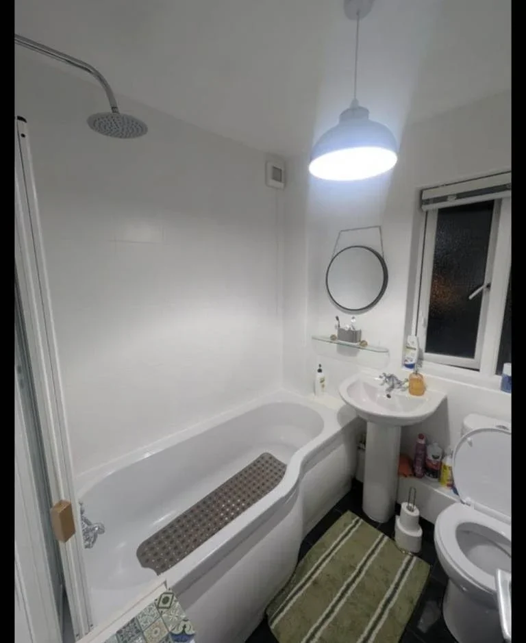 Room Mace Court in Tilbury