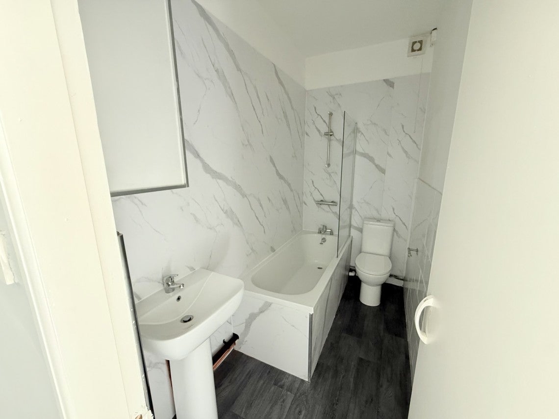 Flat The Mount in Birkenhead