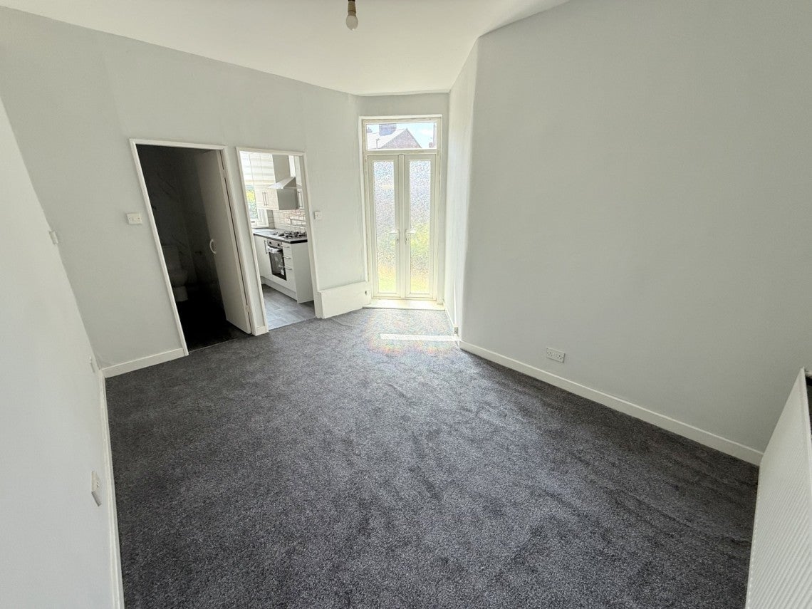 Flat The Mount in Birkenhead