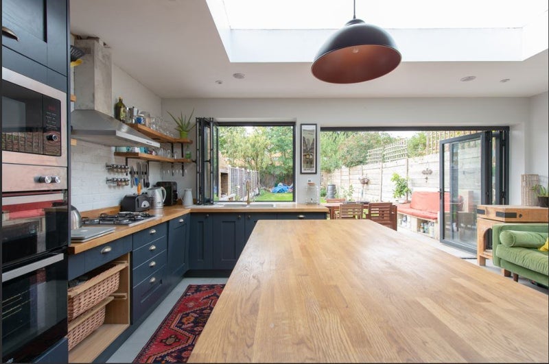 House Carlyle Road in Greater London