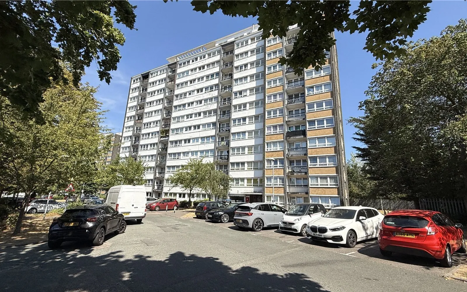 Flat Slewins Close in London