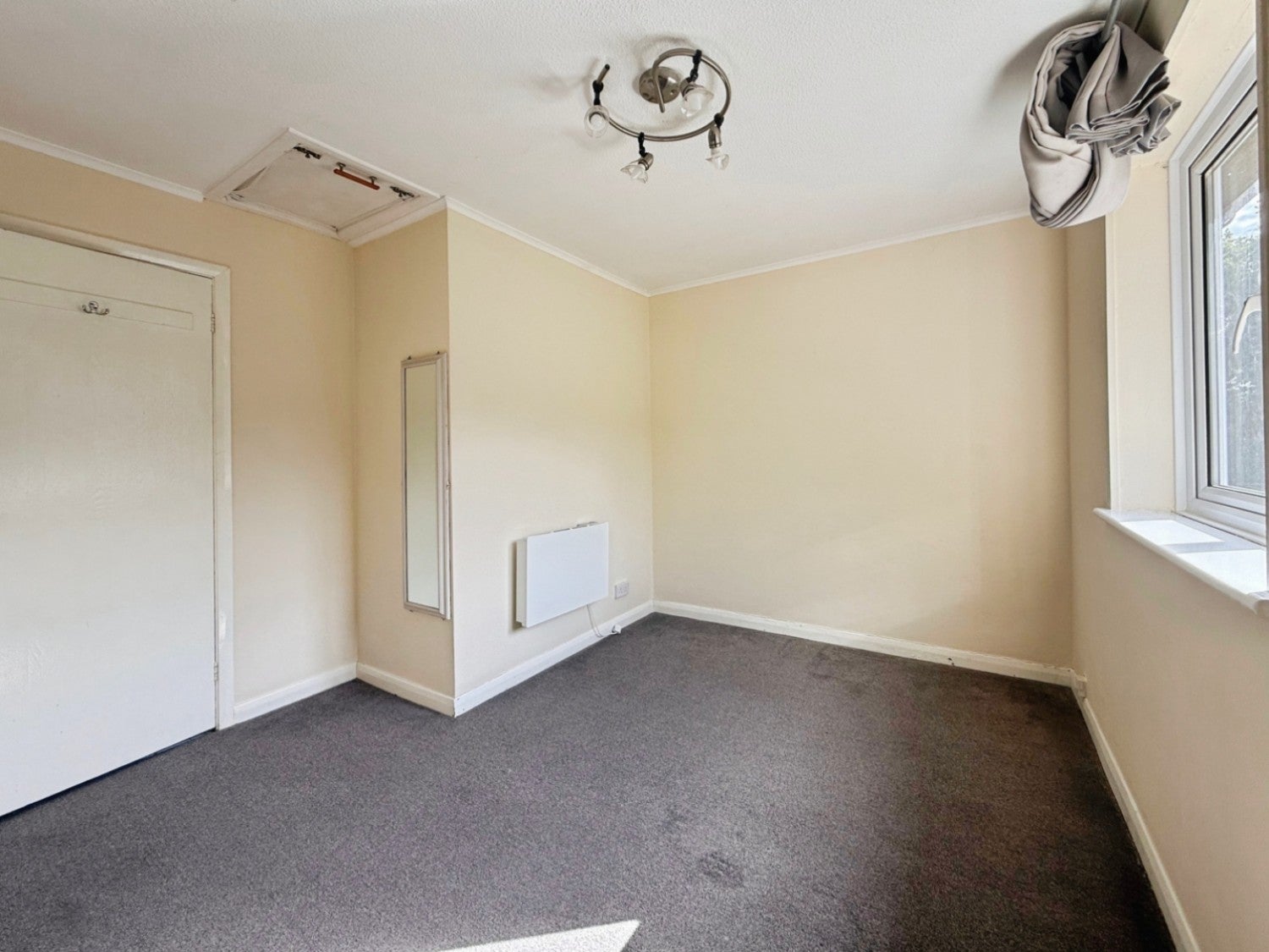 Flat Vesey Close in Rushmoor