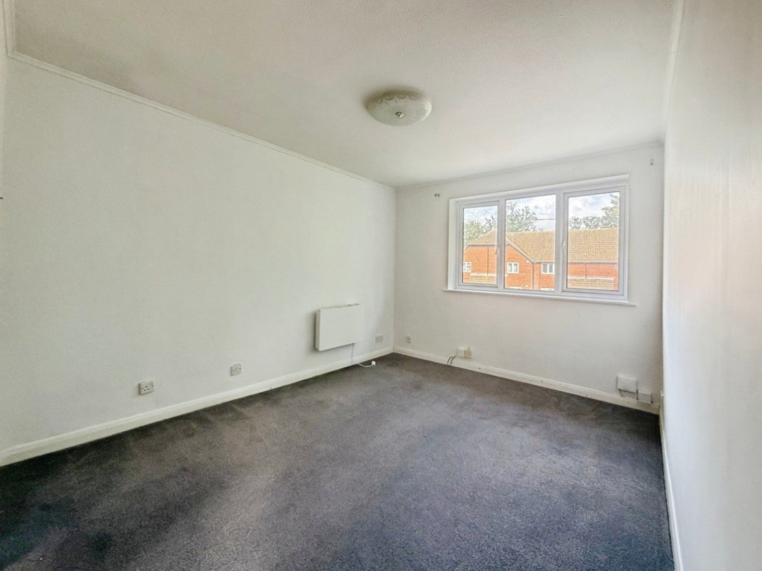 Flat Vesey Close in Rushmoor
