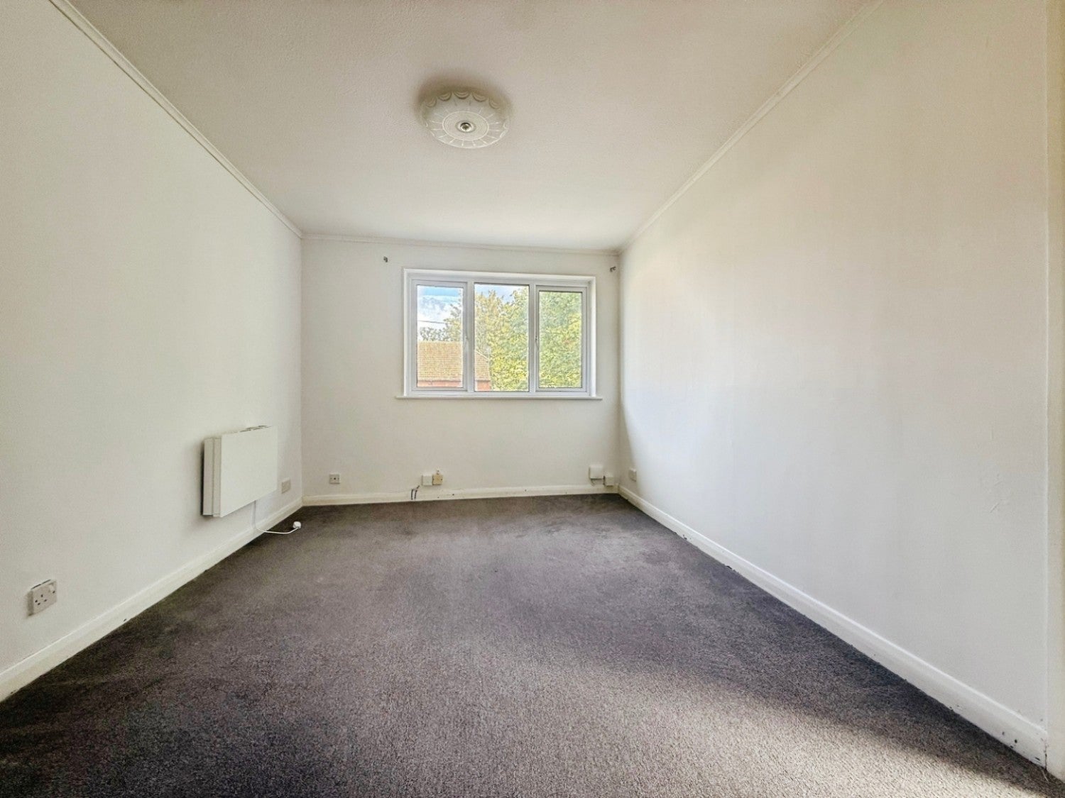 Flat Vesey Close in Rushmoor