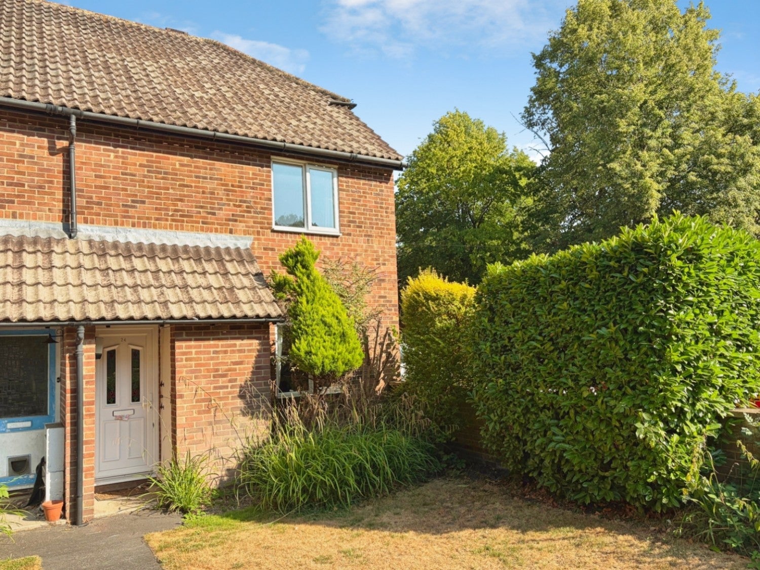 Flat Vesey Close in Rushmoor