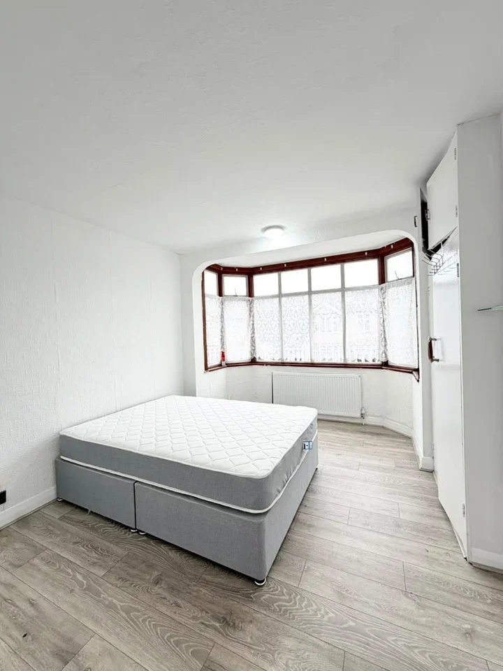 Room Sheringham Drive in Greater London
