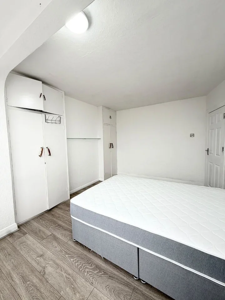 Room Sheringham Drive in Greater London