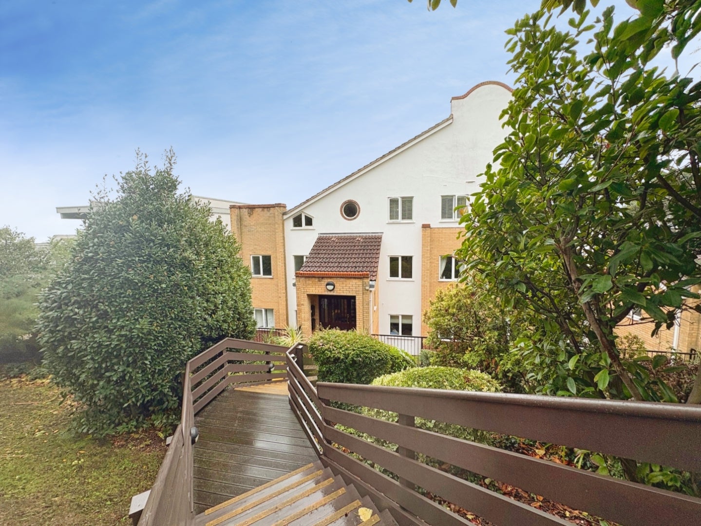 Flat Cliff Gardens in Southend-on-Sea
