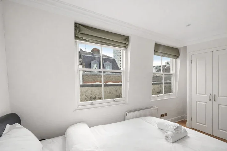 Flat Hertford Street in City of Westminster