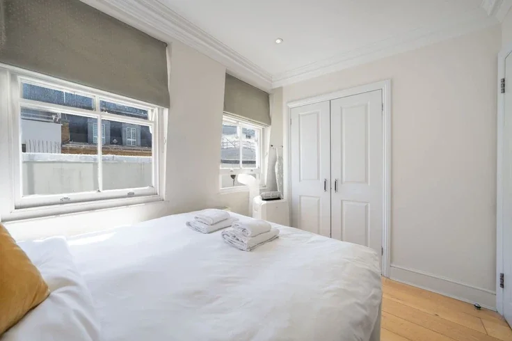 Flat Hertford Street in City of Westminster