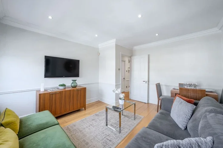 Flat Hertford Street in City of Westminster
