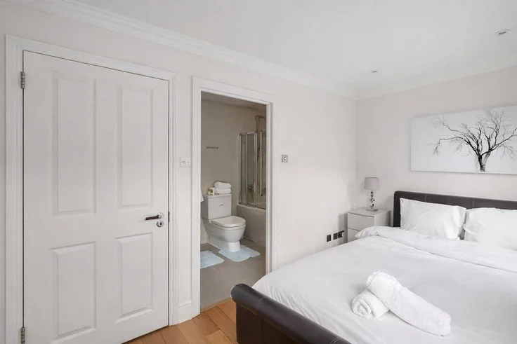 Flat Hertford Street in City of Westminster