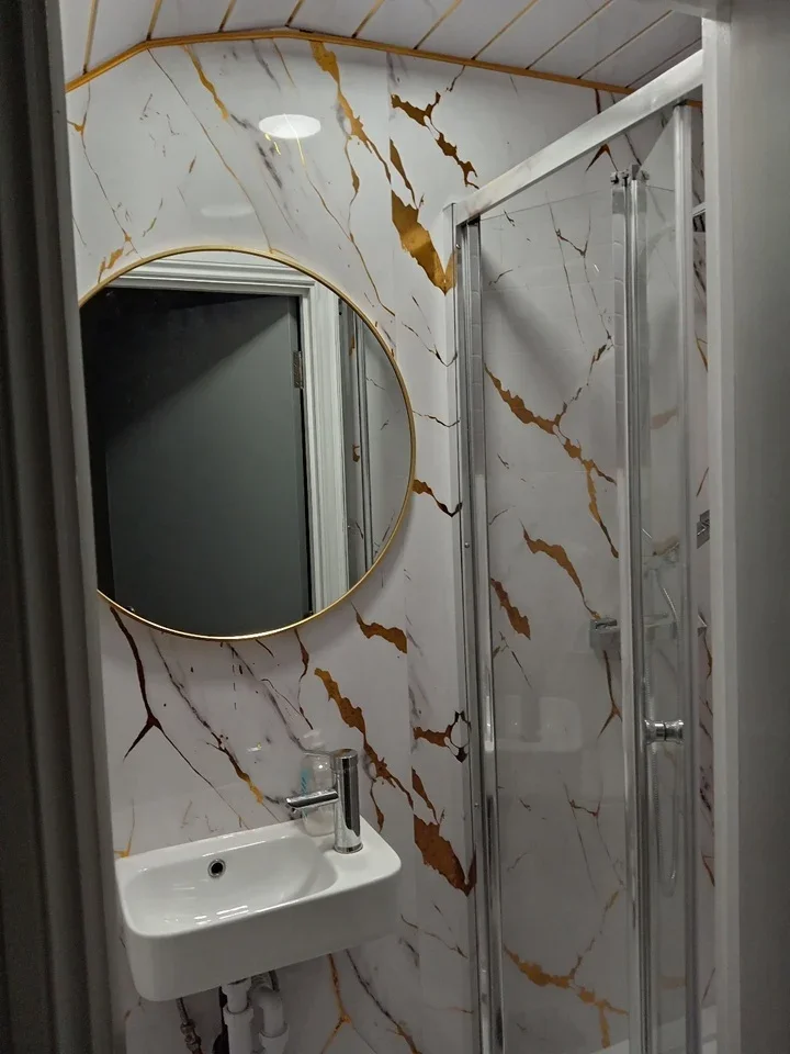 Room Parsloes Avenue in Greater London