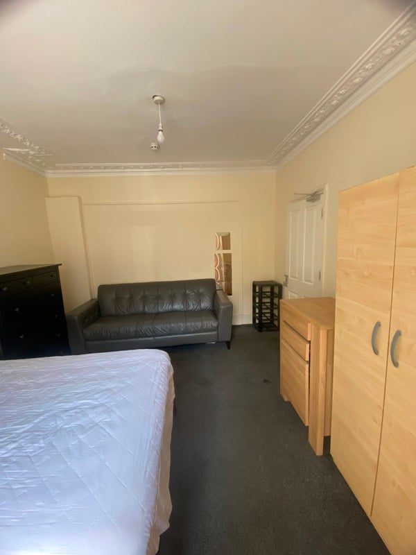 Room Brewery Road in Greater London