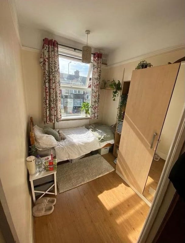 Room Durnsford Road in Greater London