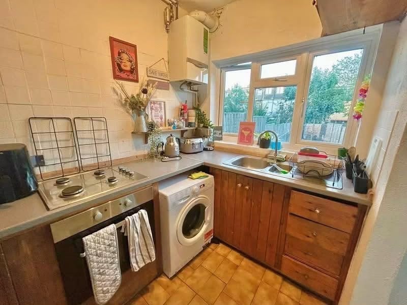Room Durnsford Road in Greater London
