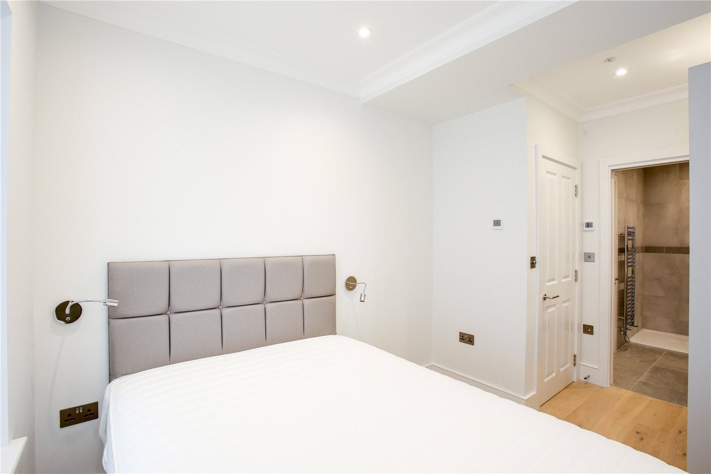 Flat Campden Hill Gardens in Greater London