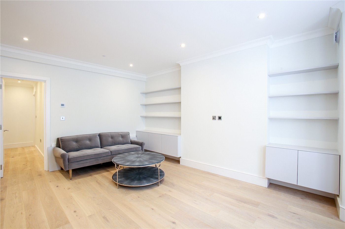 Flat Campden Hill Gardens in Greater London