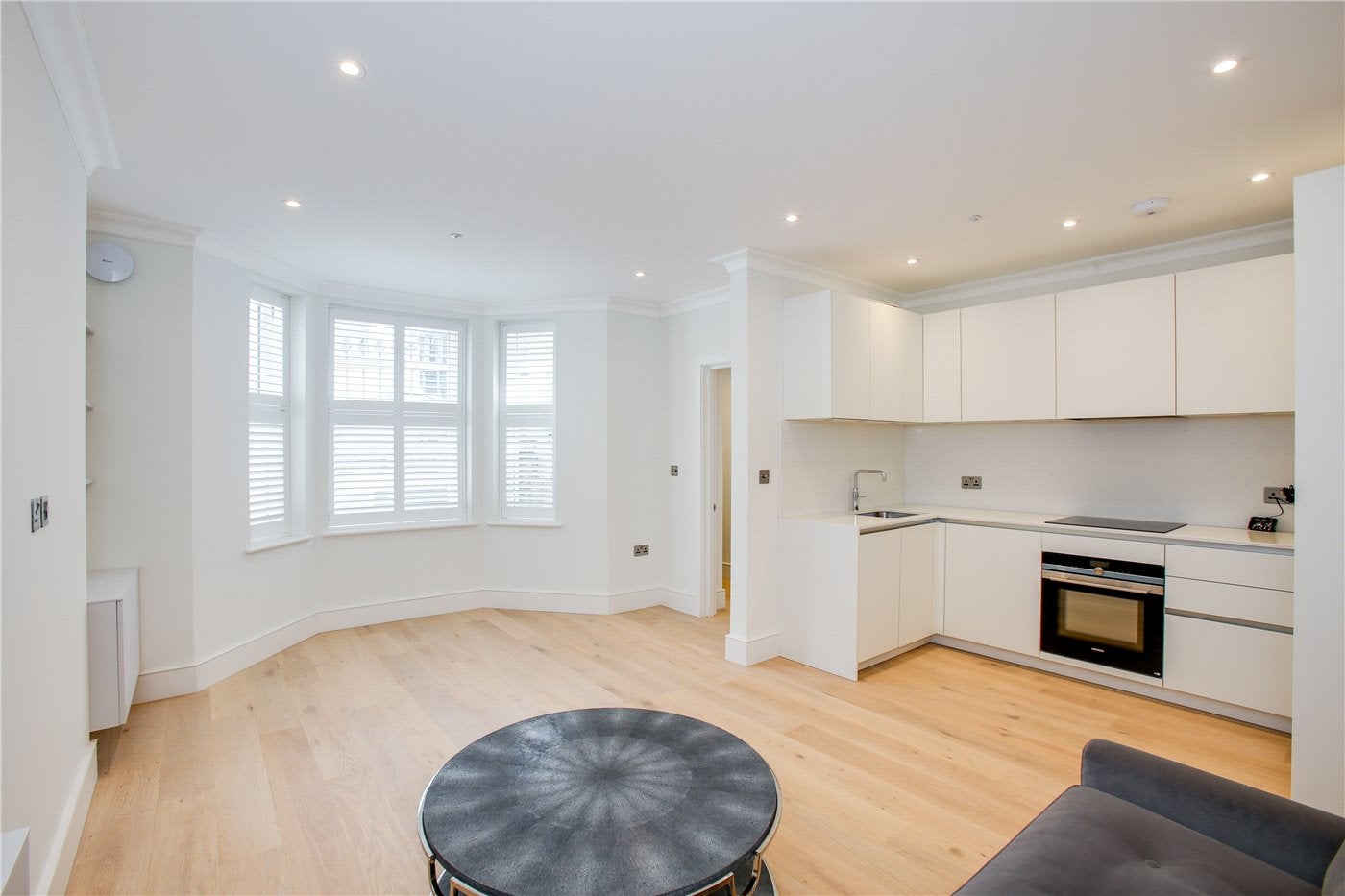Flat Campden Hill Gardens in Greater London