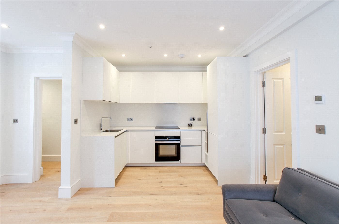 Flat Campden Hill Gardens in Greater London