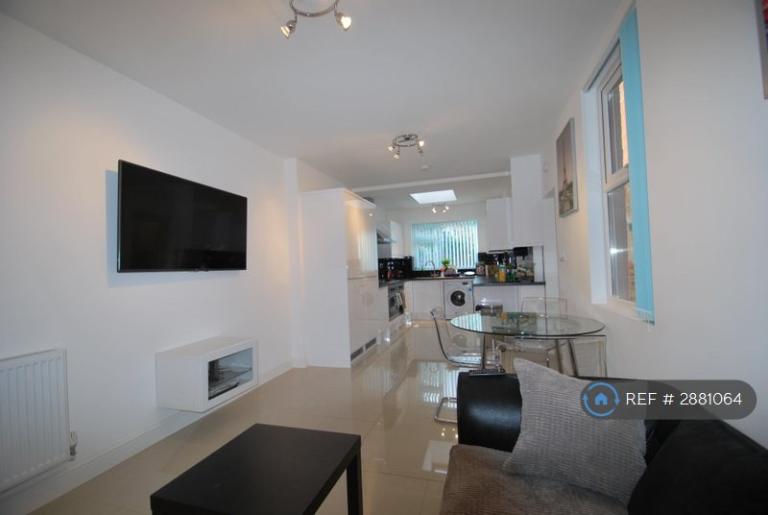 Room Earlsdon Street in Coventry