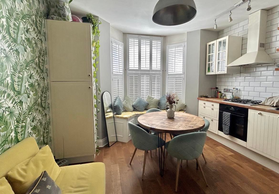 Flat Elm Park in Greater London