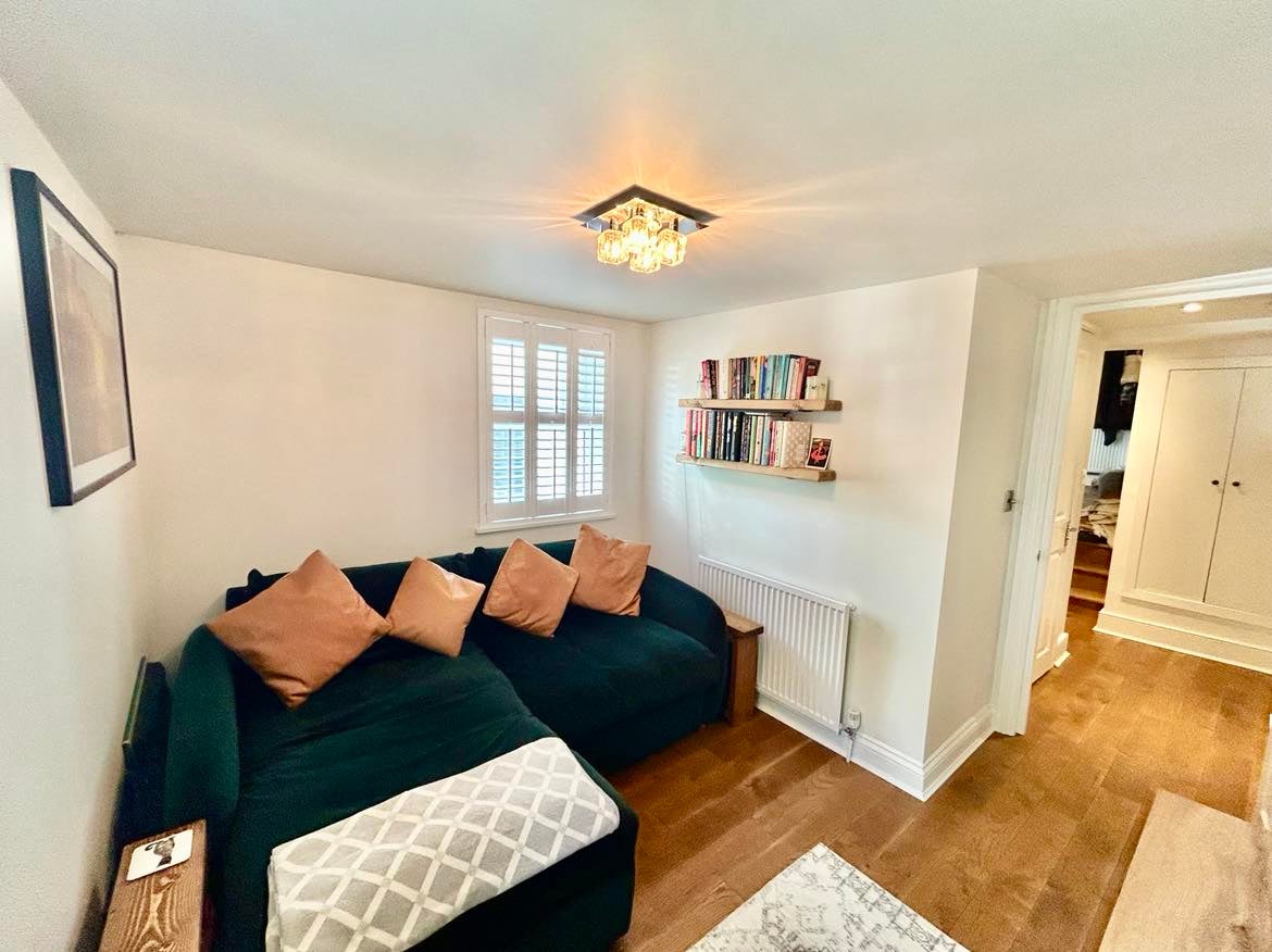 Flat Elm Park in Greater London