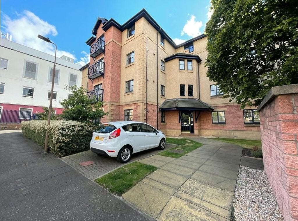 Flat Russell Gardens in City of Edinburgh