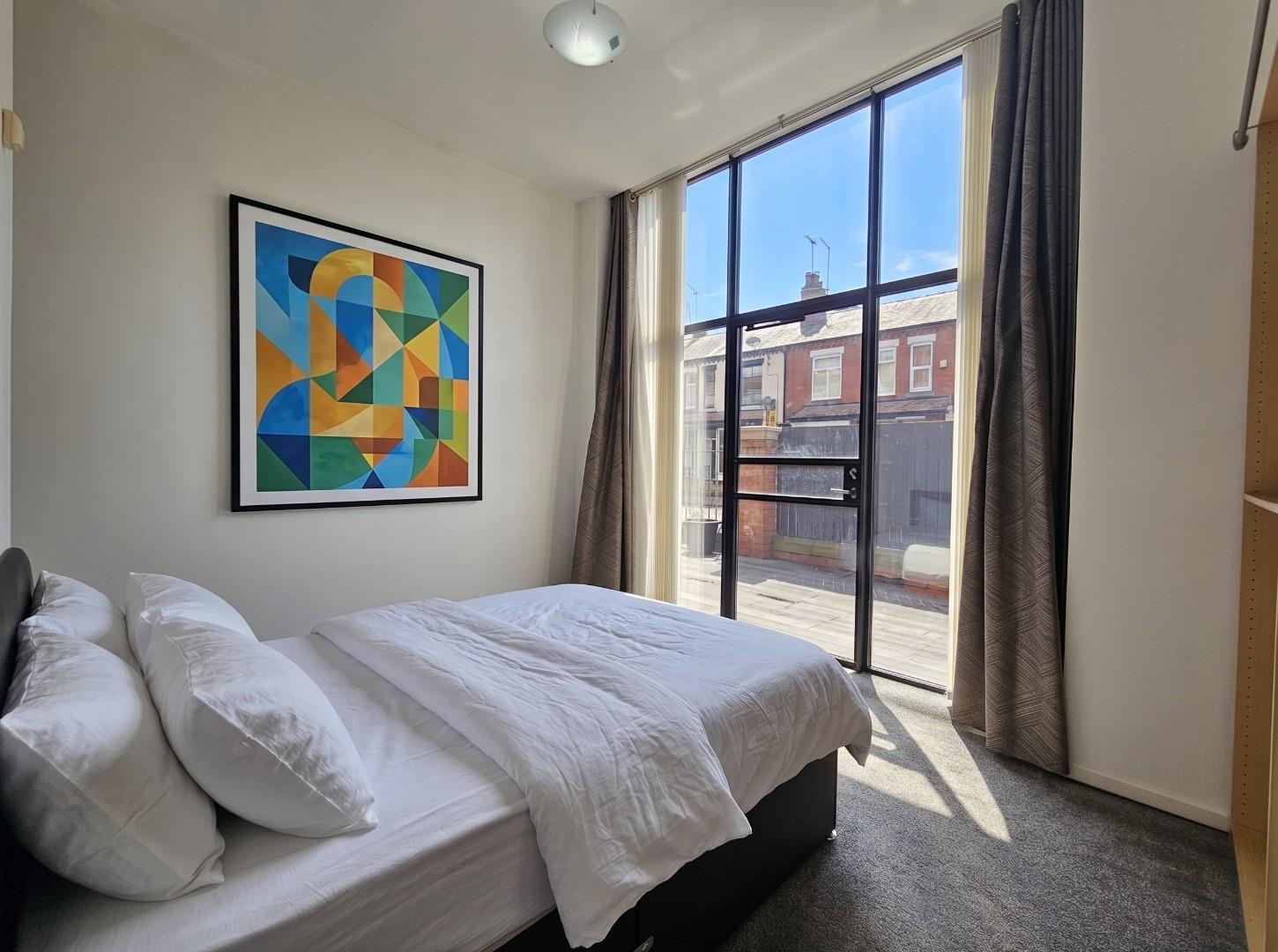 Flat Woodfield Road in Trafford