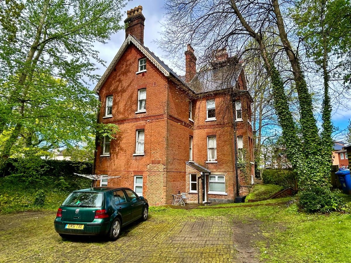 Flat Southampton Street in Rushmoor