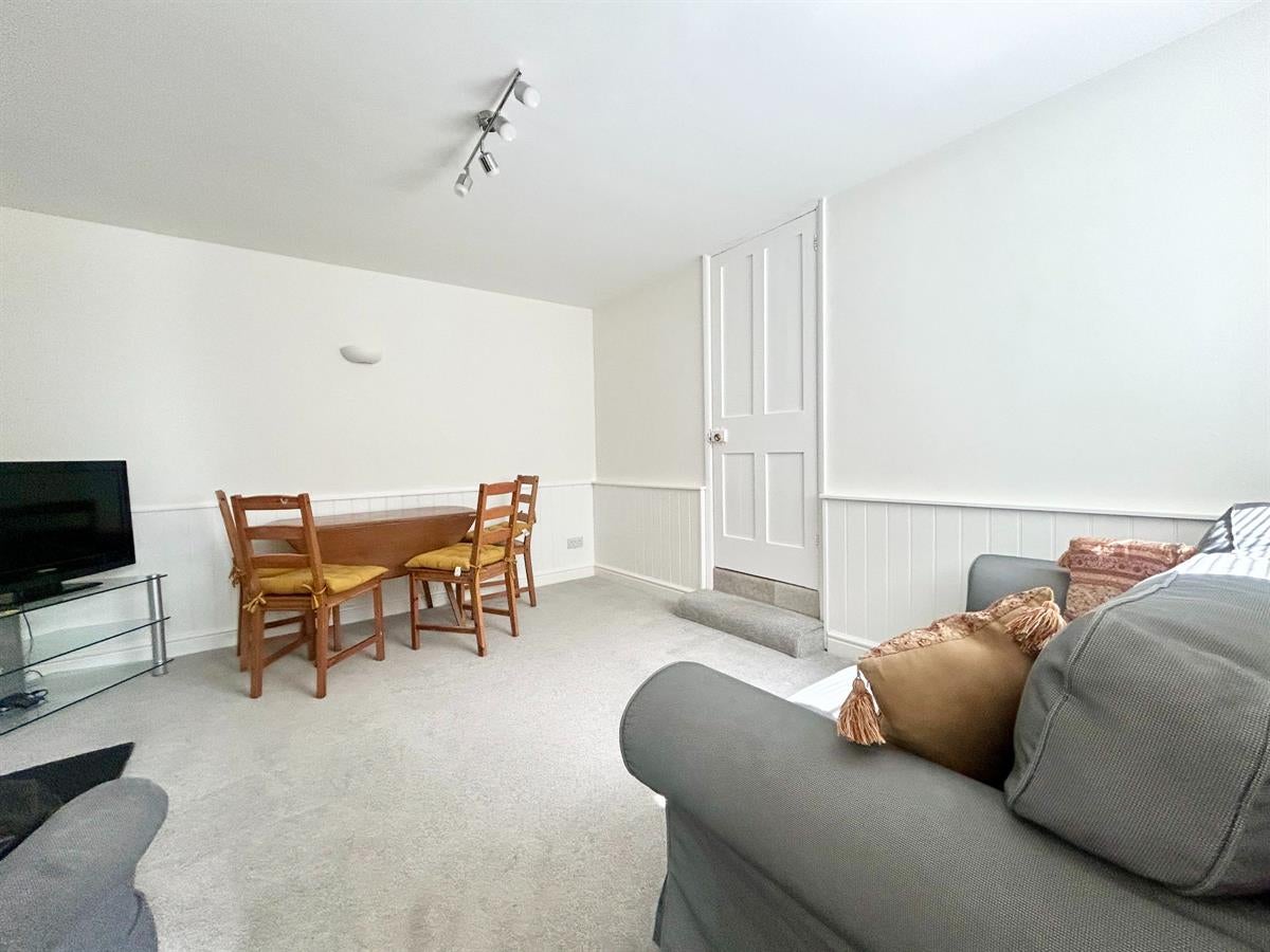 Flat Southampton Street in Rushmoor